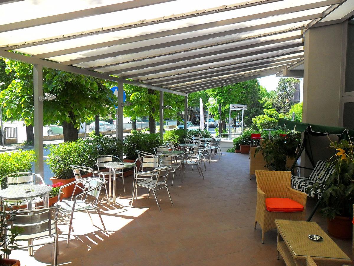 Hotel Etoile Rimini Exterior foto