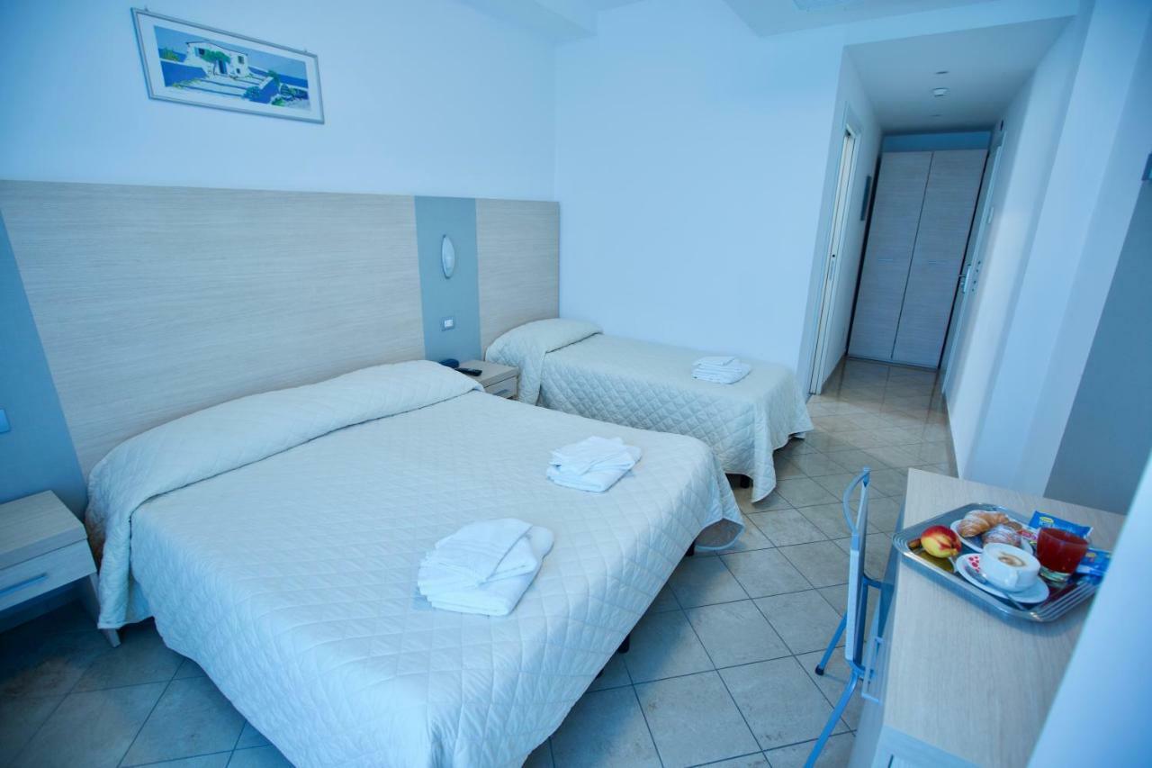 Hotel Etoile Rimini Exterior foto